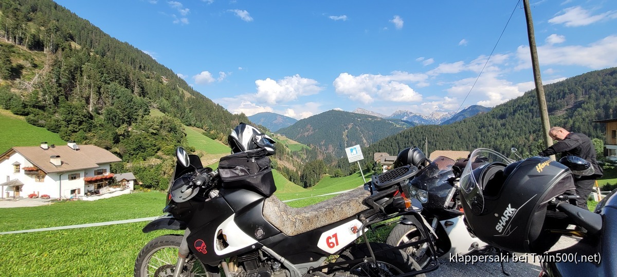 1 Woche Dolomiten im September 2021 mit 7 guten Freunden und gemischter Motorisierung: Kawa, Honda, Suzuki, KKKKKTM...alles dabei.