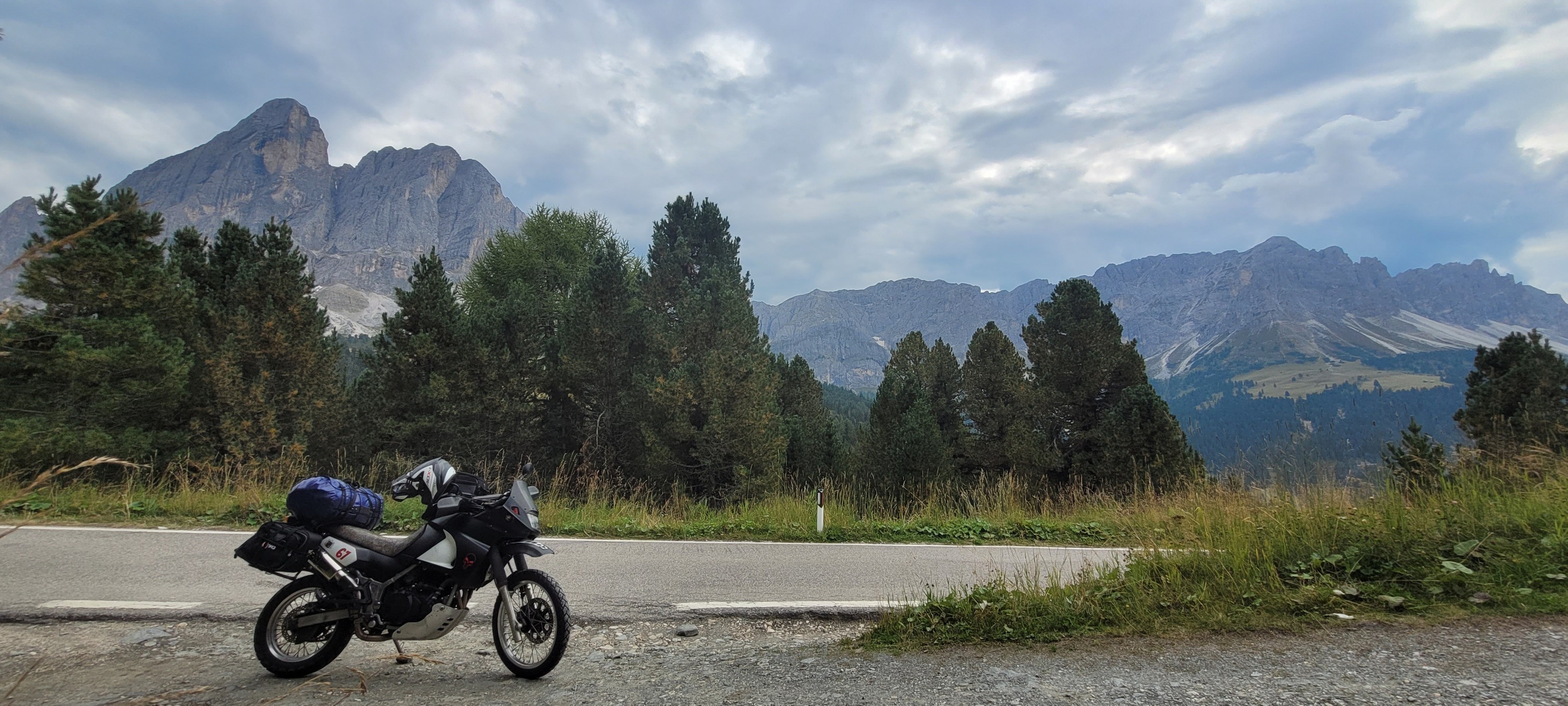 1 Woche Dolomiten im September 2021 mit 7 guten Freunden und gemischter Motorisierung: Kawa, Honda, Suzuki, KKKKKTM...alles dabei.